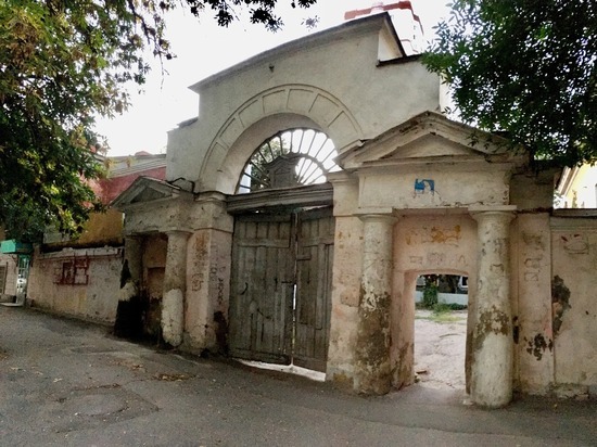 Саратовский памятник федерального значения отремонтировали по принципу "и так сойдет"