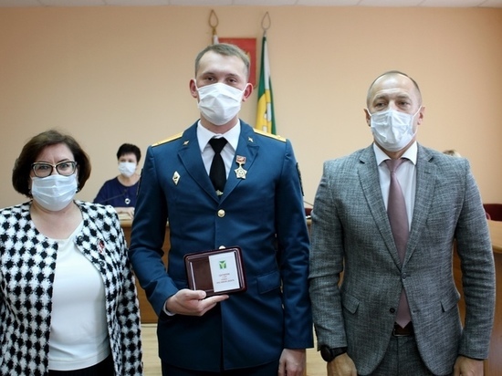 Тульского спасателя наградили за предотвращение масштабного пожара в рязанском комплексе