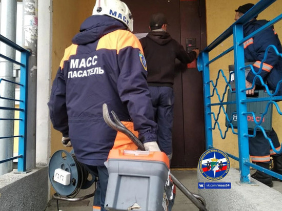 На волоске от гибели: спасатели сняли новосибирца с карниза 9 этажа