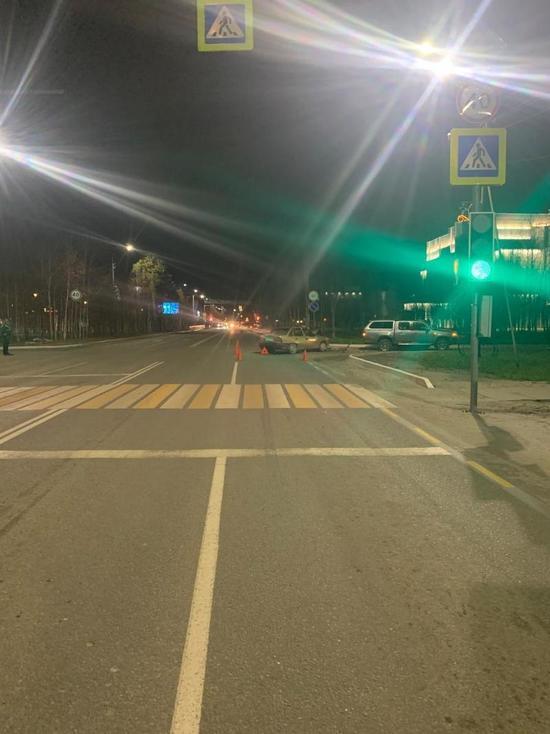 Пострадал пассажир: в Муравленко иномарки столкнулись на пересечении улиц