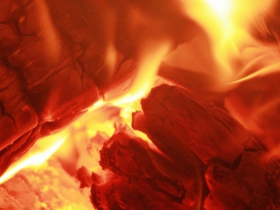 Красноярцев предупреждают о риске пожаров – горят электроприборы и сухая трава