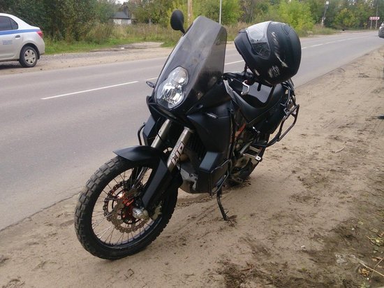 В Тверской области взрослый мужчина опрокинулся на мотоцикле