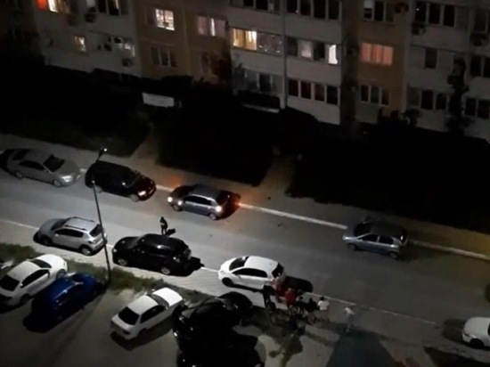 В Новороссийске закидали кирпичами припаркованные автомобили