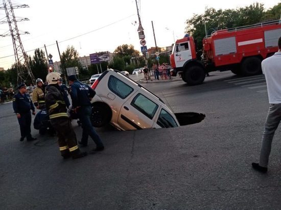 Когда в Астрахани отремонтируют провал на Савушкина