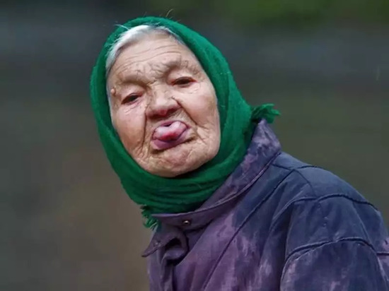 В Саяногорске  пенсионерка посчитала своими деньги на счету чужой карты