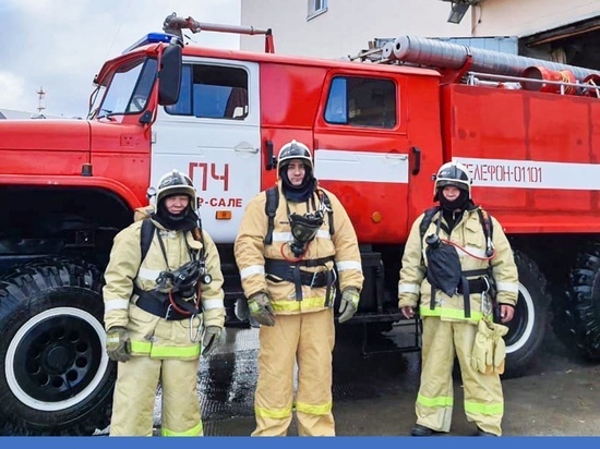 Пожарные в Яр-Сале спасли девочку из горящего дома