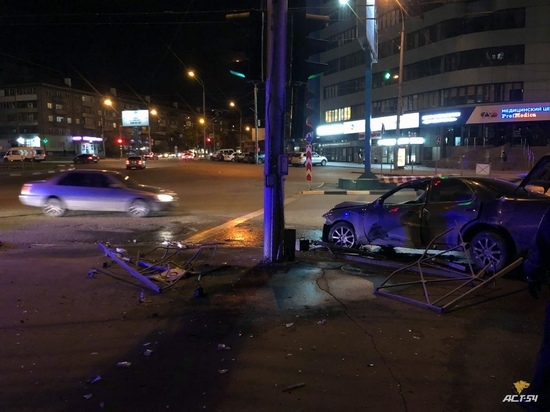Появилось видео ночной аварии в Новосибирске