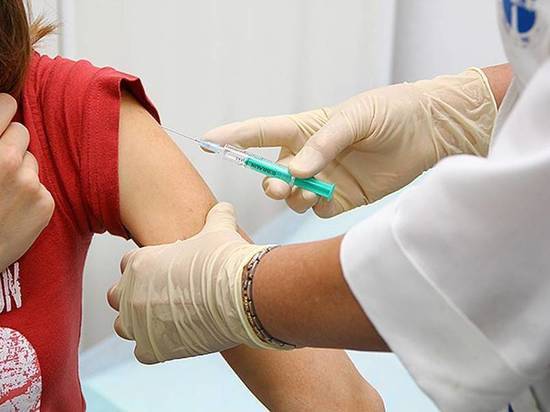 Более 10 тысяч школьников Якутска привились от гриппа