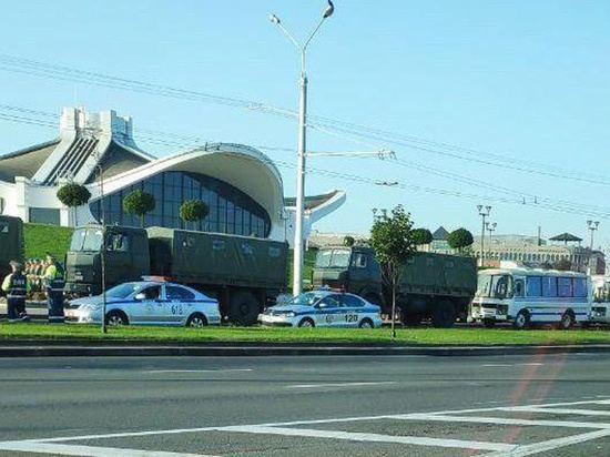 Около Дворца независимости в Минске заметили странную активность