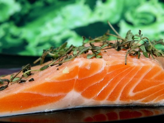 Все зависит от содержания в ней жиров