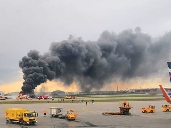 Очевидцы дадут показания о пожаре в самолете и срочной эвакуации