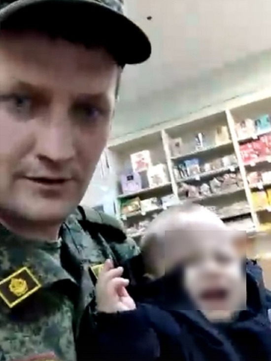 В Ярославской области офицер ходит на службу с младенцем