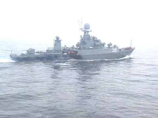 Российский военный корабль получил пробоину