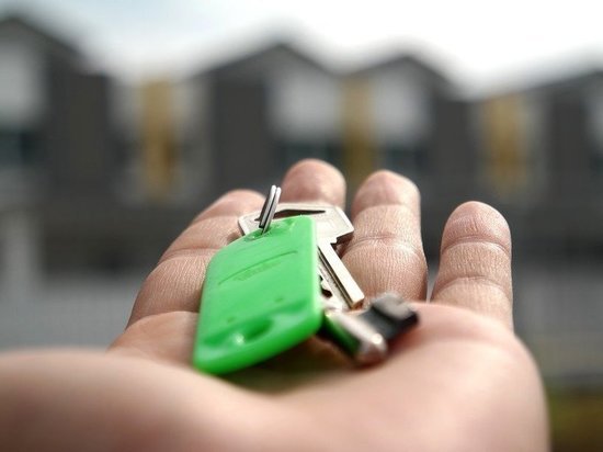 Глава Ялуторовска вручил землякам ключи от новых квартир