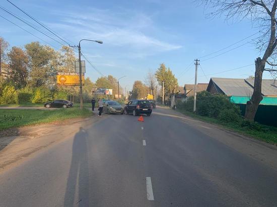 В Тверской области на дороге столкнулись два Opel