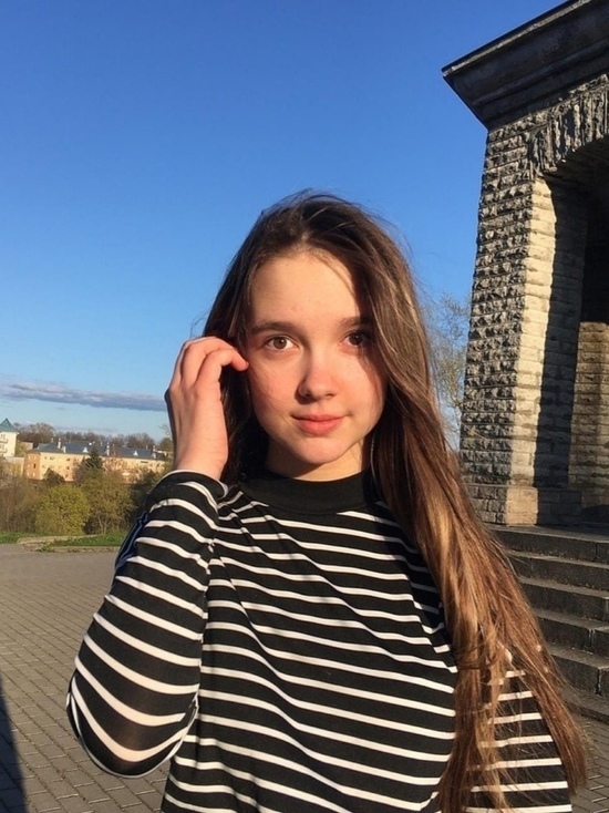 14-летняя девочка не вернулась домой из школы в Великих Луках