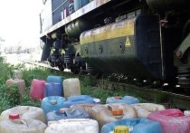 Сотрудники транспортной полиции на станции Карымской в Забайкалье задержали локомотивную бригаду в момент слива дизельного топлива с тепловоза