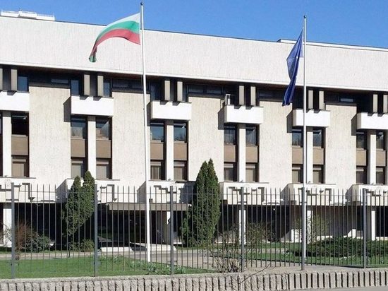 Названы имена российских дипломатов, которых собралась выслать Болгария