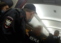 Вернувшийся из Крыма российский турист устроил дебош на борту самолета