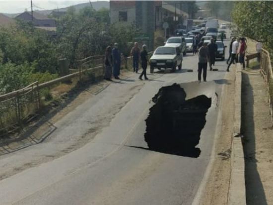 В  одном из районов Дагестана обрушился мост