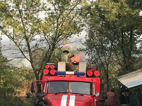 Для тушения крупного пожара в Батайске привлекут вертолет Ка-32