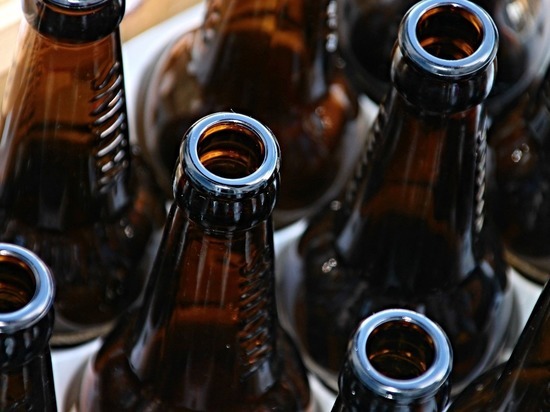 Нелегальный алкоголь: в Новосибирске нашли 80 тысяч бутылок пива