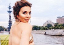 Певица, теле- и радиоведущая Анна Седокова опубликовала в Instagram кадр из США, где она обнимается со своим мужем