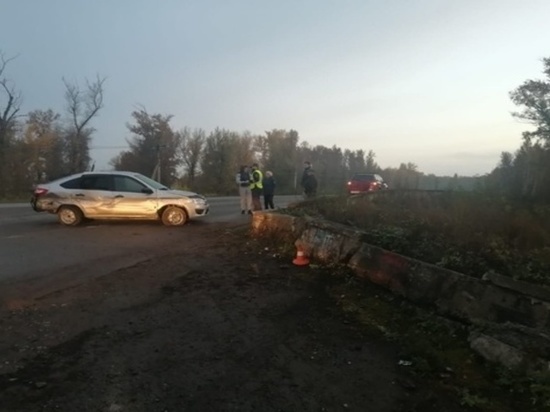 Юный водитель из Черногорска врезался в бетонный блок, в ДТП пострадал пассажир