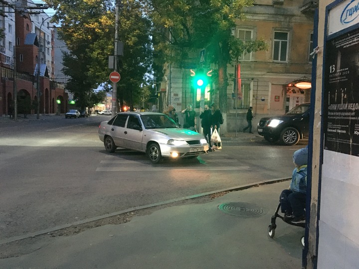 Около редакции "МК в Саратове" сбили женщину