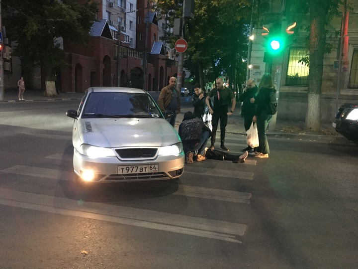 Около редакции "МК в Саратове" сбили женщину