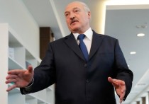 Президент Белоруссии Александр Лукашенко заявил, что на следующей неделе намерен принять решение о дополнительных мерах борьбы с распространением коронавируса COVID-19