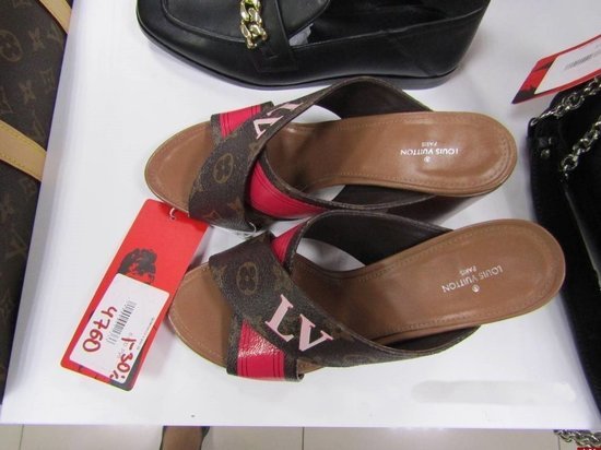 Брендовые вещи от Louis Vuitton в псковском магазине оказались подделкой