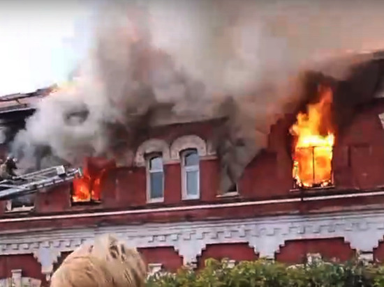 В Канске в третий раз загорелось историческое здание типографии