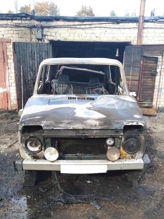 В Смоленске на улице Губенко дотла сгорел автомобиль