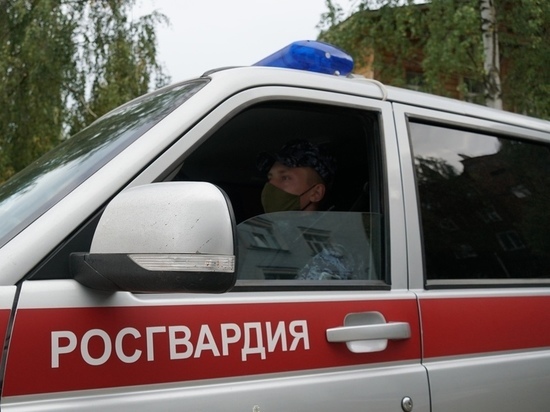 20-летний чепчанин рассчитался в закусочной краденой картой