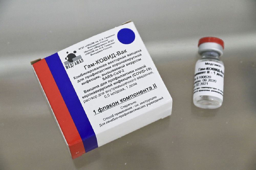 Как выглядит та самая российская вакцина от коронавируса. Ее уже колют врачам