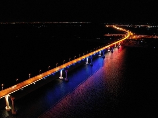 Синим огнем загорится волгоградский «танцующий» мост