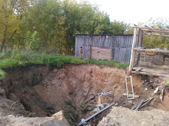 В Кировской области дом провалился под землю