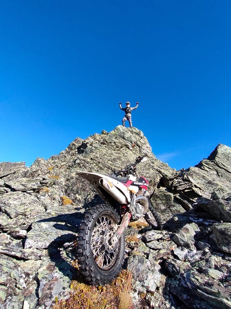 В горы — на мотоциклах: спортсмены из Лабытнанги покоряют Полярный Урал