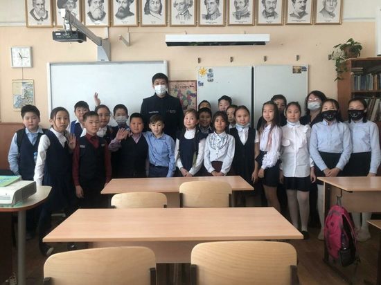 Министр инноваций Якутии провел «Урок цифры» для школьников