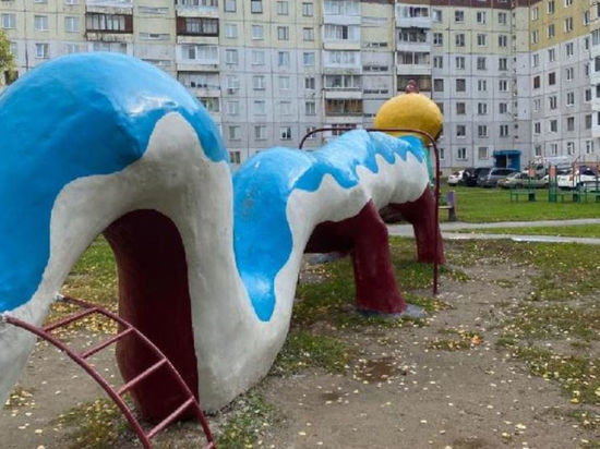 Опасную для детей фигуру отремонтировали в одном из кемеровских дворов