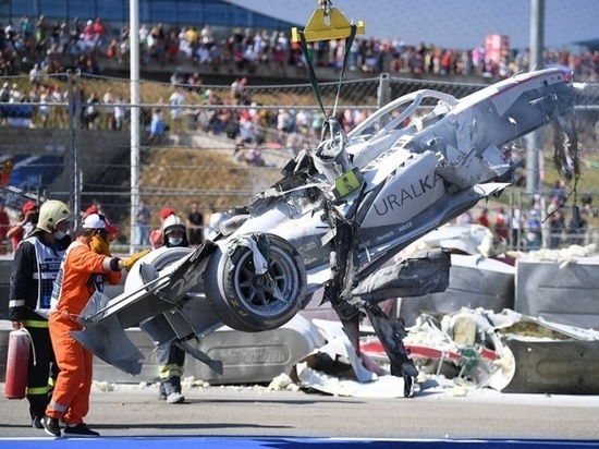 В Сочи «Формулу-2» не смогли продолжить из-за аварии с пожаром