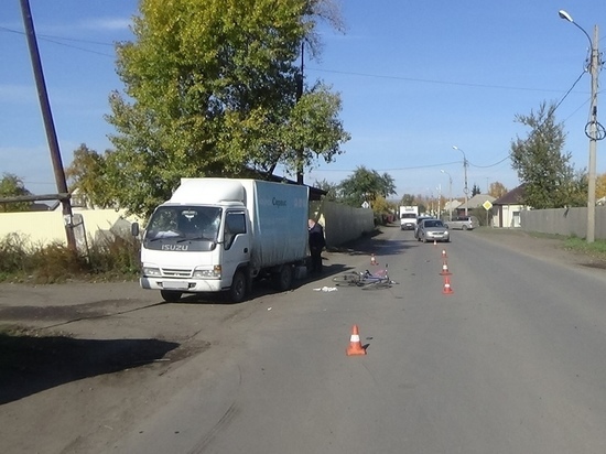 В Хакасии велосипедист впал в кому после столкновения с грузовиком