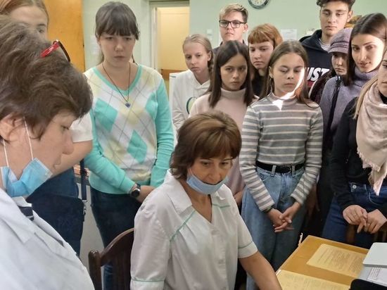 Серпуховские школьники посетили химико-бактериологическую лабораторию