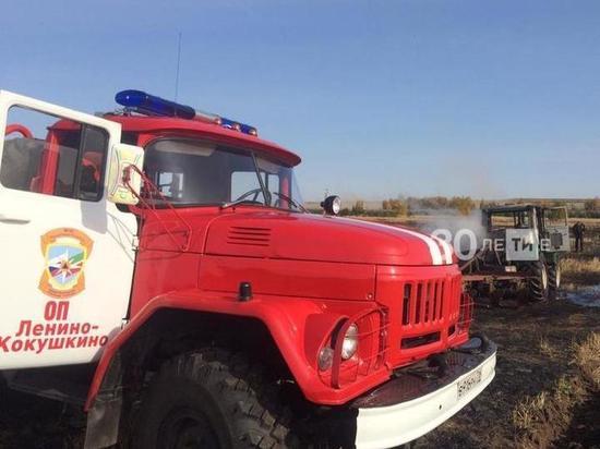 В поле в Пестречинском районе РТ дотла сгорел трактор