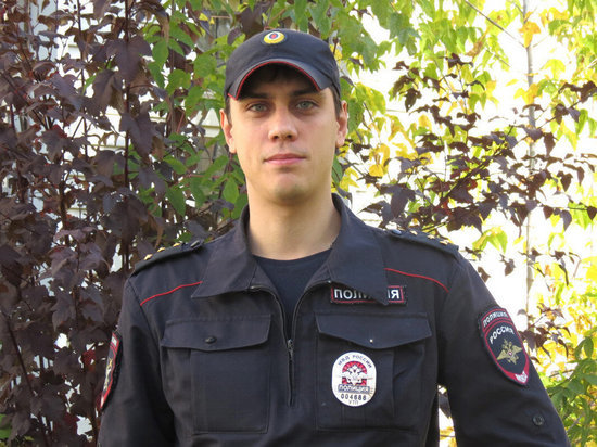 Кировский транспортный полицейский помог северянину, попавшему в беду