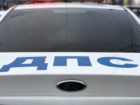 После ДТП на М-9 в Тверской области два водителя попали в больницу