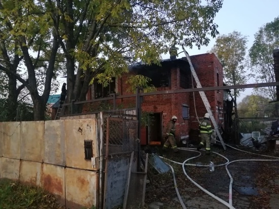 Под Хабаровском сгорел коттедж: двое пострадавших