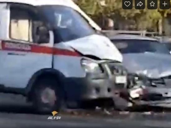 Скорая помощь попала в аварию с «Тойотой» в Новосибирске
