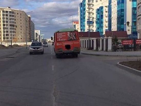 В Якутске ребенок выпал из движущегося автобуса